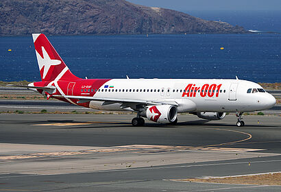 Air 001 aircraft photo 2