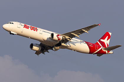 Air 001 aircraft photo 3
