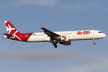 Air 001 aircraft photo 4