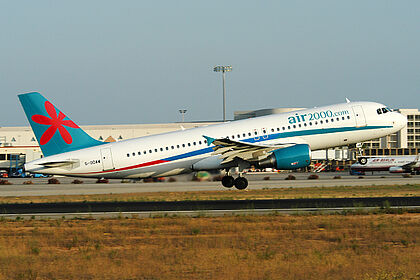 Air 2000 aircraft photo 2