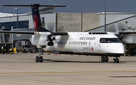 Air Canada Express aircraft photo 4