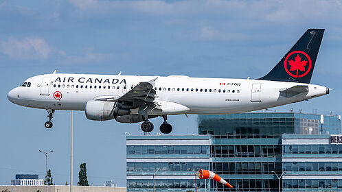 Air Canada aircraft photo 3
