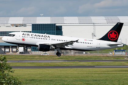 Air Canada aircraft photo 4