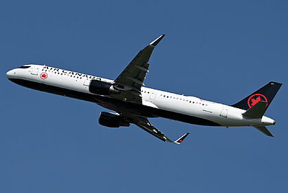 Air Canada aircraft photo 5