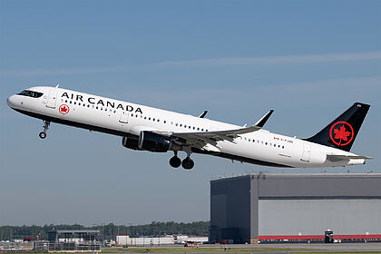 Air Canada aircraft photo 6