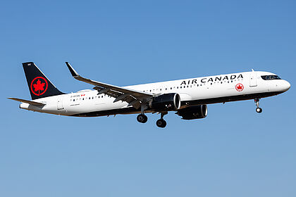 Air Canada aircraft photo 7