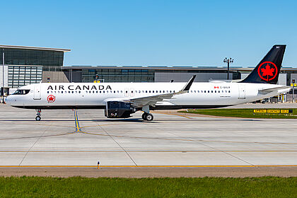 Air Canada aircraft photo 8
