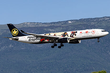 Air Canada aircraft photo 10