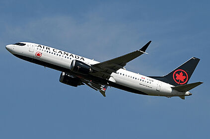 Air Canada aircraft photo 11