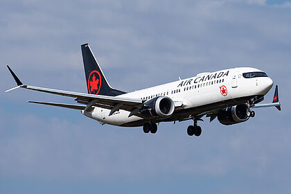 Air Canada aircraft photo 12