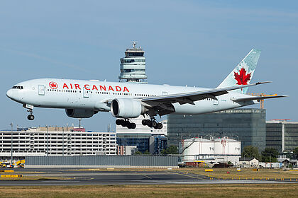 Air Canada aircraft photo 15