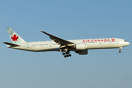 Air Canada aircraft photo 17