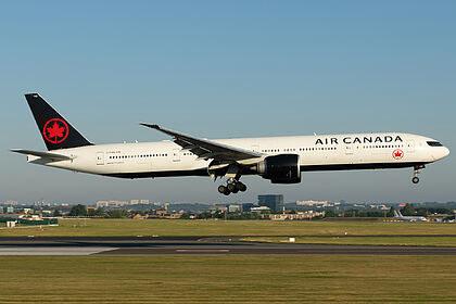 Air Canada aircraft photo 18