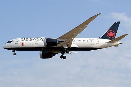 Air Canada aircraft photo 19