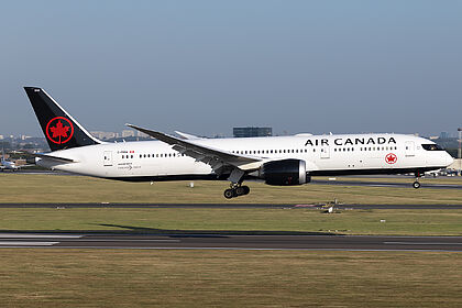 Air Canada aircraft photo 21