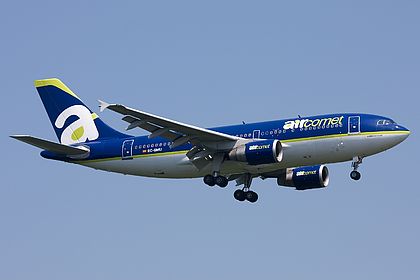 Air Comet aircraft photo 2