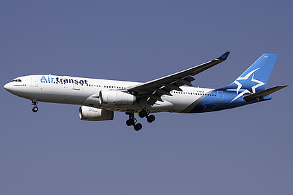 Air Transat aircraft photo 5