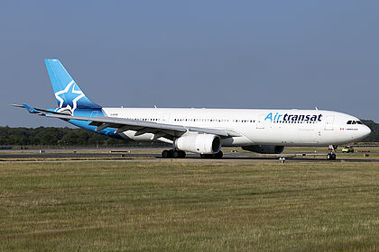 Air Transat aircraft photo 7