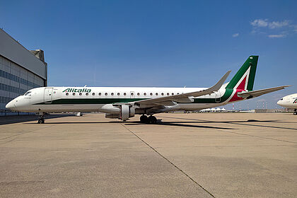 Alitalia Cityliner aircraft photo 3