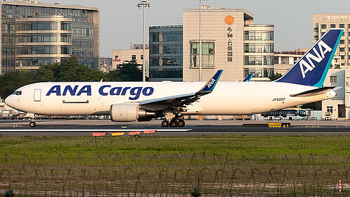 ANA Cargo aircraft photo 2