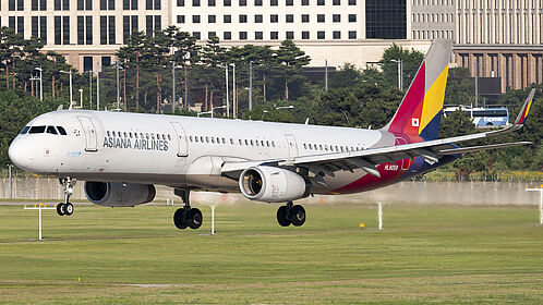 Asiana Airlines aircraft photo 2