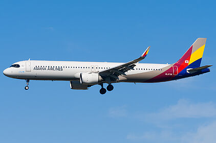 Asiana Airlines aircraft photo 3