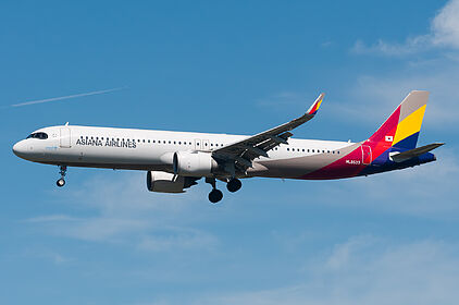 Asiana Airlines aircraft photo 4