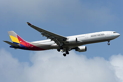 Asiana Airlines aircraft photo 5