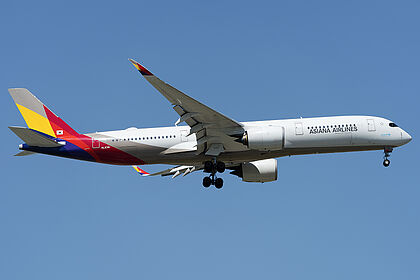 Asiana Airlines aircraft photo 8