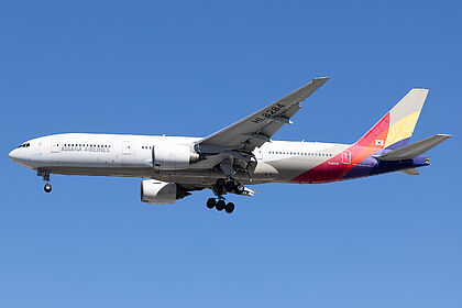 Asiana Airlines aircraft photo 11