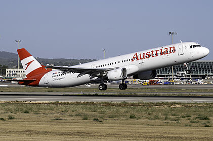 Austrian Airlines aircraft photo 7
