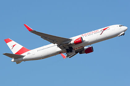 Austrian Airlines aircraft photo 9