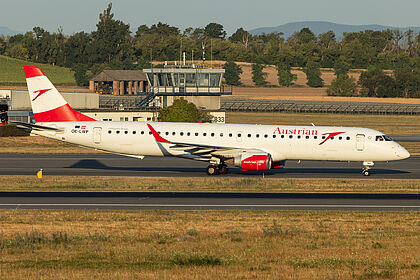 Austrian Airlines aircraft photo 15