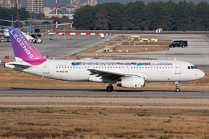 Bees Airlines aircraft photo 2