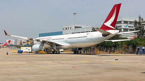 Cathay Dragon aircraft photo 5