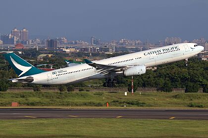 Cathay Pacific aircraft photo 4