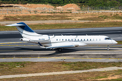 Comlux Malta aircraft photo 10