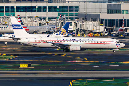 Continental Airlines aircraft photo 17