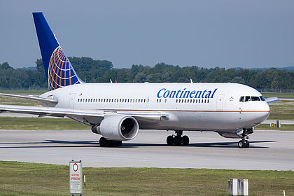 Continental Airlines aircraft photo 27