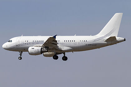 Deer Jet Shanghai aircraft photo 2