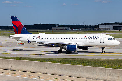 Delta Air Lines aircraft photo 8