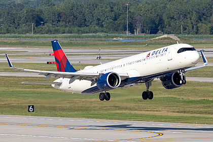 Delta Air Lines aircraft photo 12