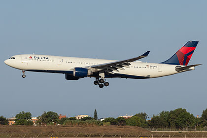 Delta Air Lines aircraft photo 15