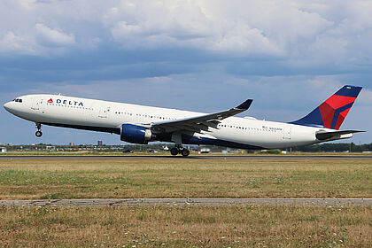 Delta Air Lines aircraft photo 16