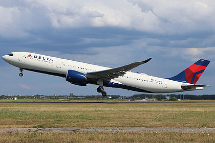 Delta Air Lines aircraft photo 18