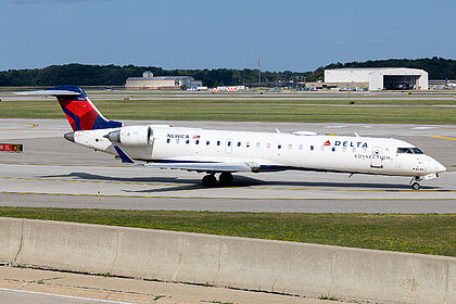 Delta Connection aircraft photo 3