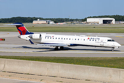 Delta Connection aircraft photo 4