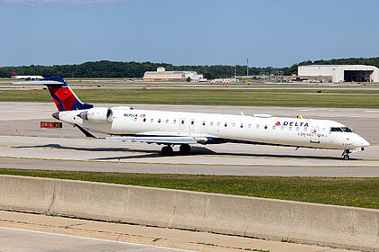 Delta Connection aircraft photo 6