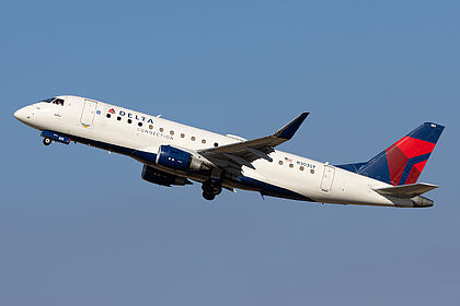 Delta Connection aircraft photo 9