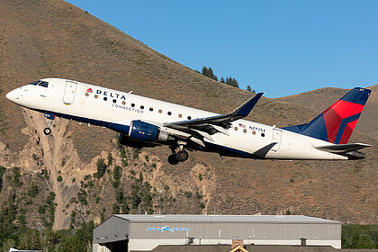 Delta Connection aircraft photo 10
